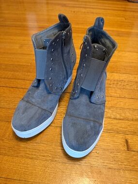 Women's Suede High-Top Ankle Booties in Slate Gray